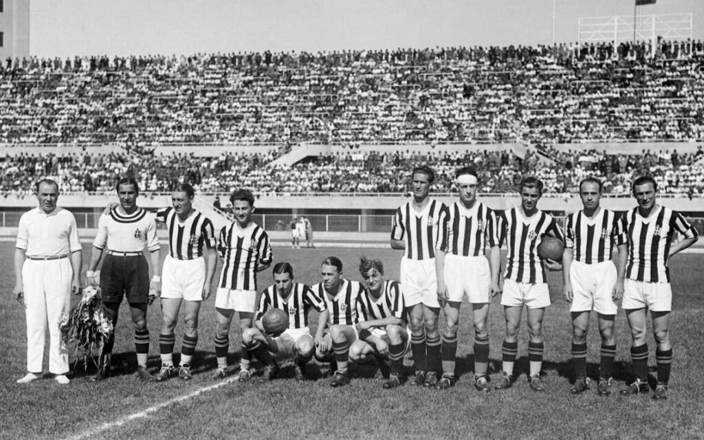 Time de futebol Juventus em foto de estádio de 1933-1934