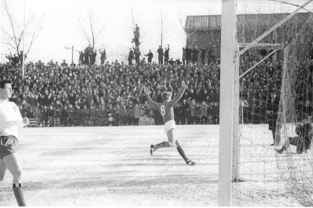 black and white photo of a player during Oberliga