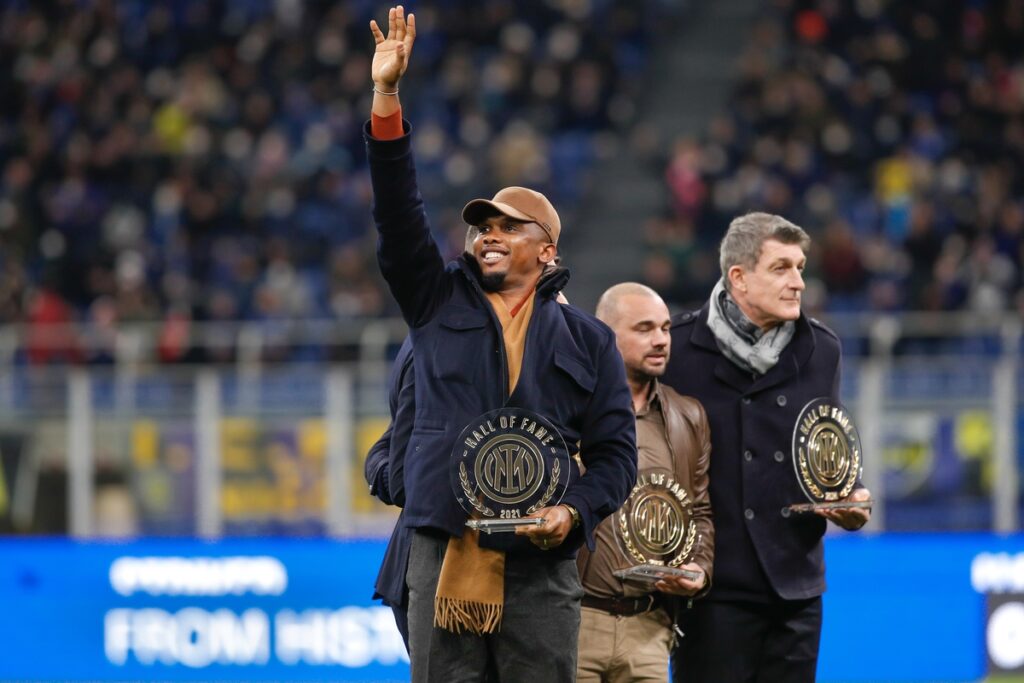 Soccer player Samuel Eto'o raising his hand to the crowd