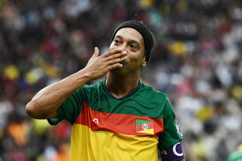 Ronaldinho Gaúcho sending a kiss during soccer match