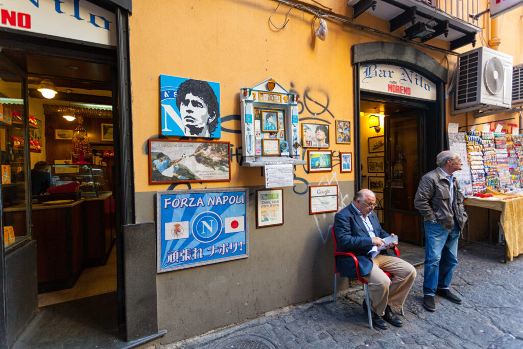 two men in front of Bar Nilo