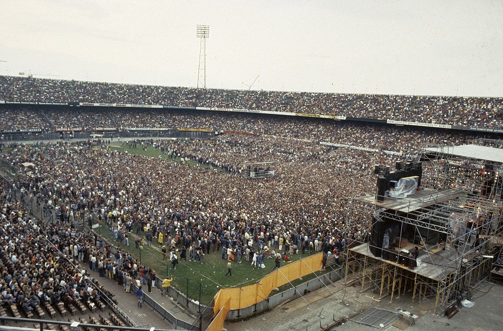 Overview Feijenoord stadium during pop concert Simon & Garfunkel