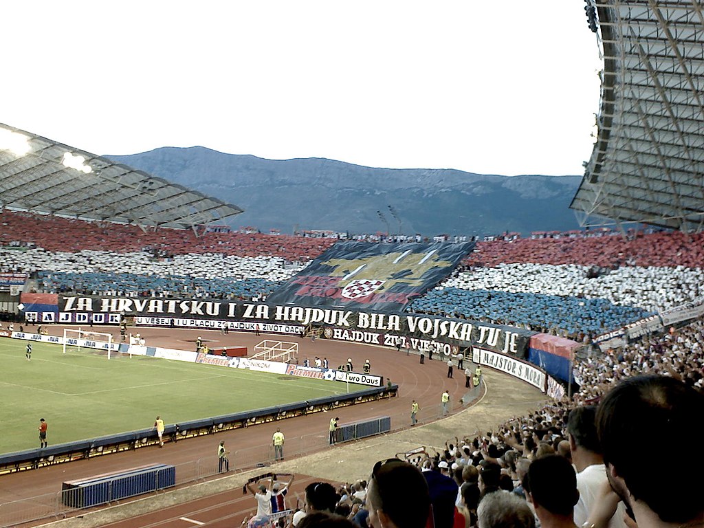 Hajduk's fan club Torcida salutes to 4th Guard Brigade of Croatian Army