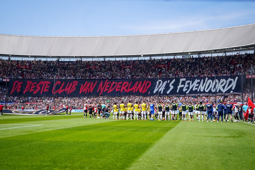 before the match between Feyenoord and Vitesse at Stadion Feijenoord
Pokaż mniej