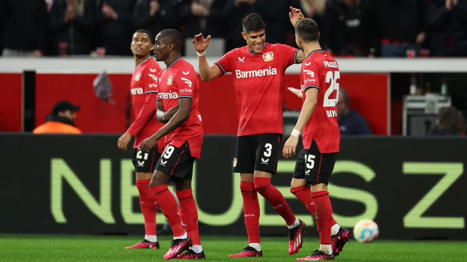 bayer leverkusen team on field
