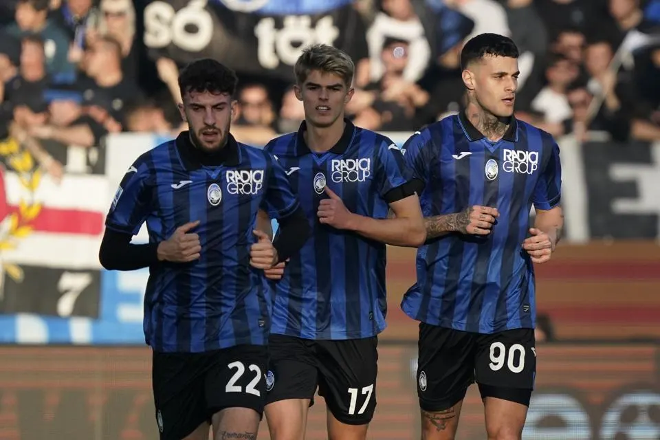 Atalanta Bergamasca Calcio team on the field