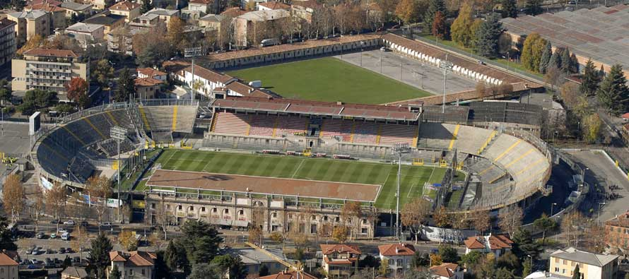 picture of the Atalanta Stadium before the last renovation