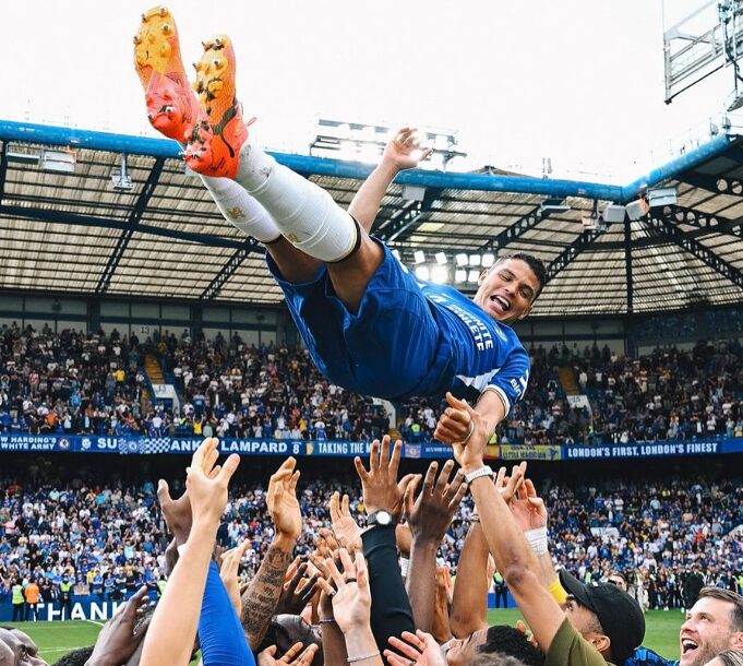 team celebraing a victory in the Premier League