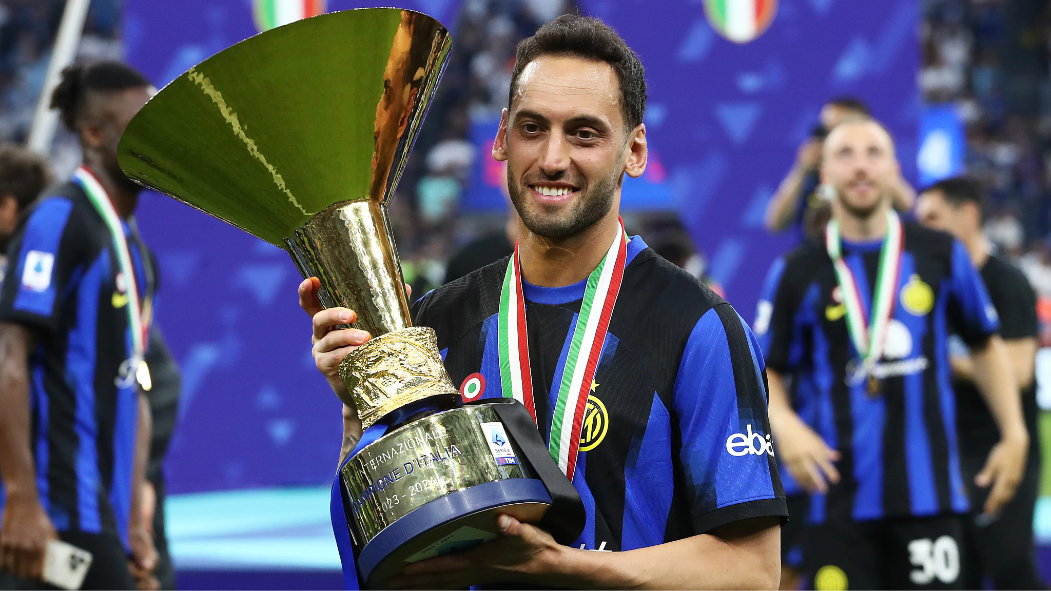 Hakan Çalhanoğlu with a trophy