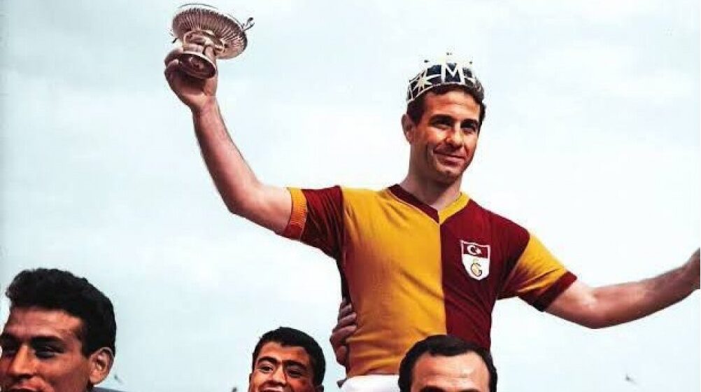 Metin Oktay with a trophy