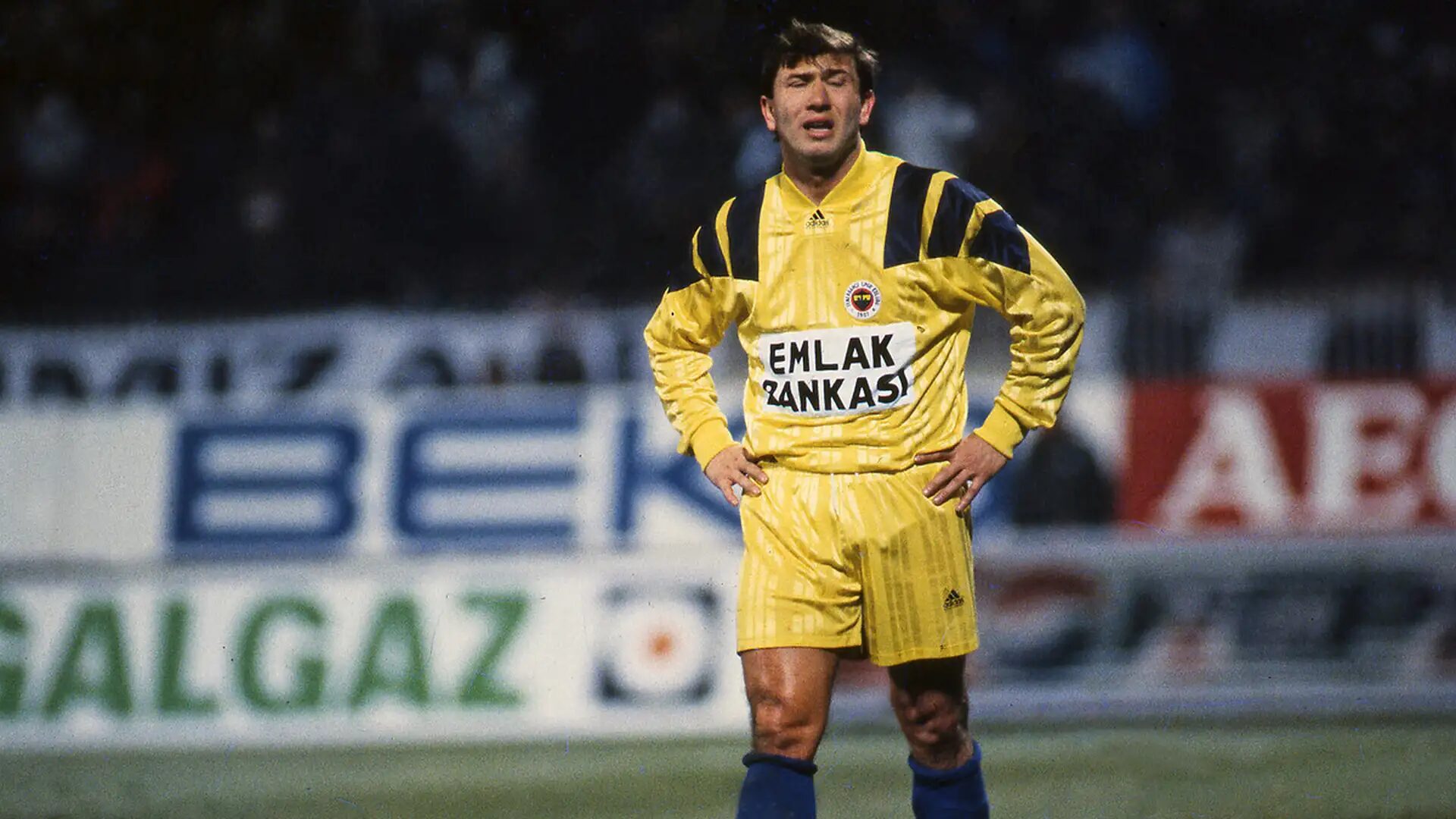 Tanju Çolak standing tired